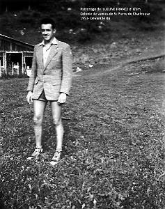 COLO JEUNE FRANCE 1953 devant le Ru 3